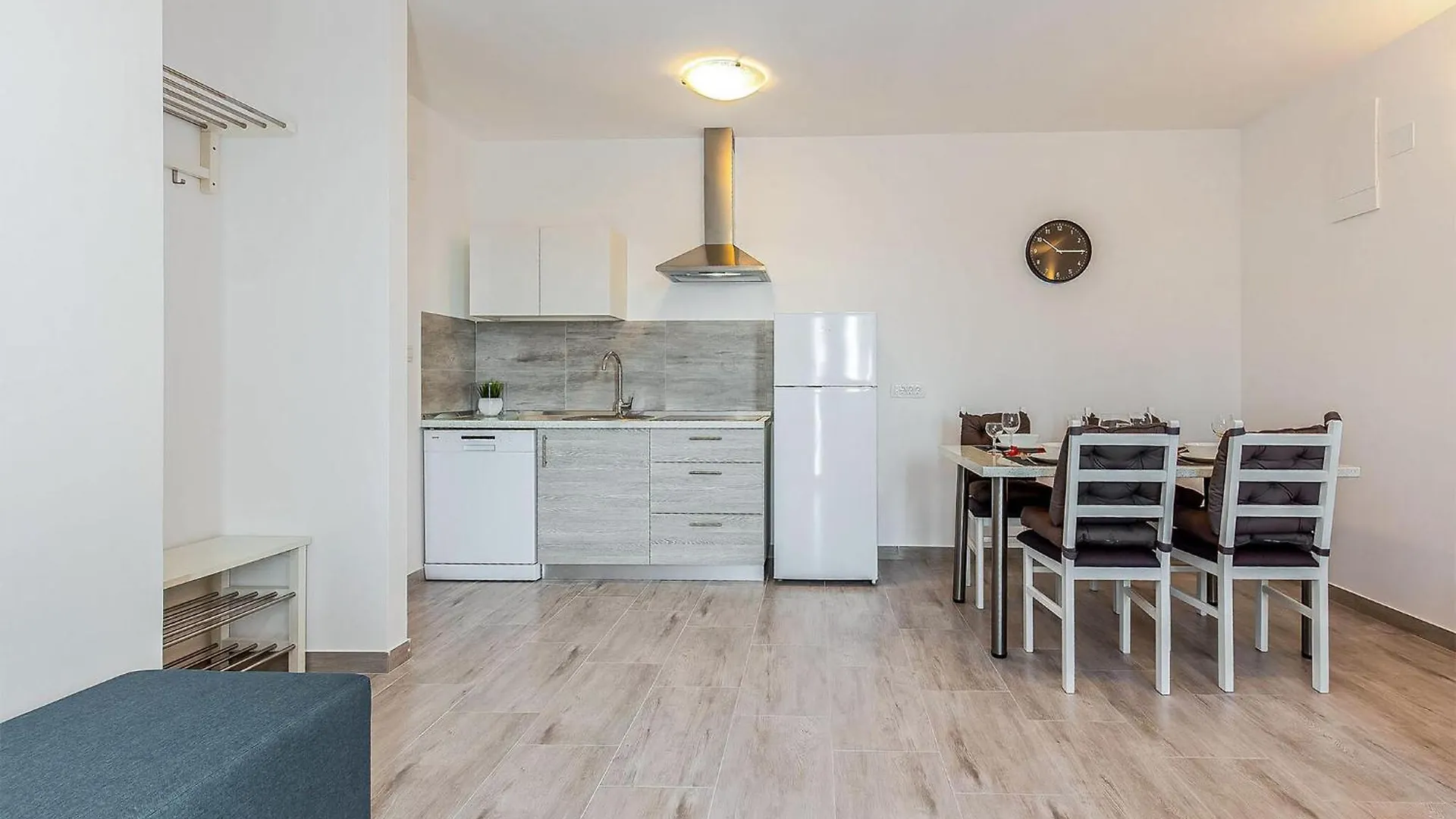 Lovely Apartment In Dramalj With Kitchen